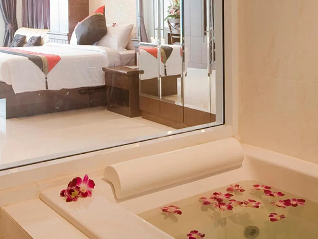Rayaburi Beach Club Patong Hotel