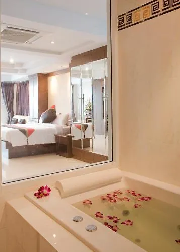 Rayaburi Beach Club Patong Thailand