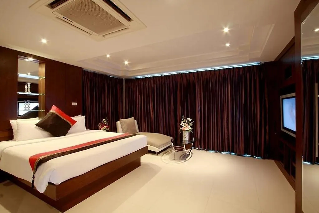 Rayaburi Beach Club Patong Thailand